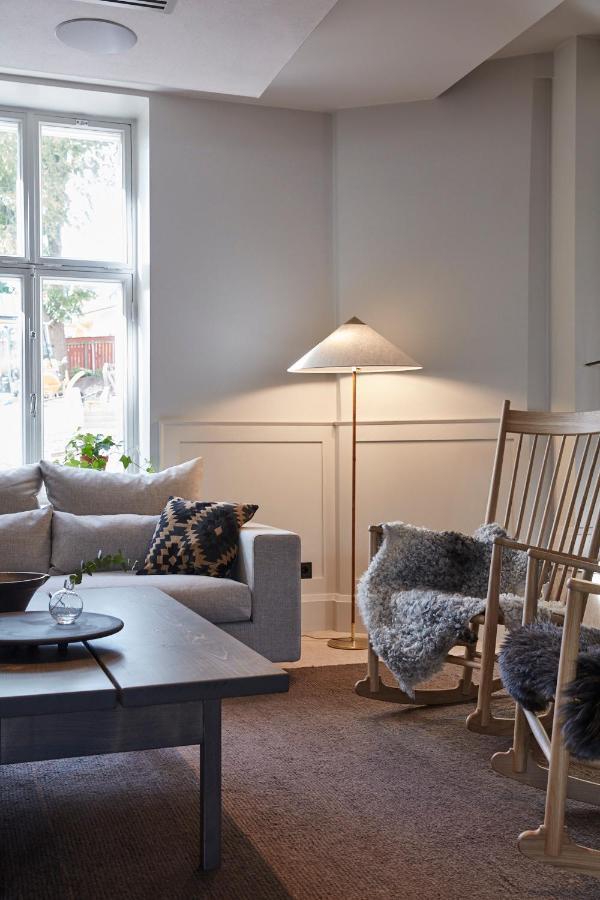 Runo Hotel Porvoo Eksteriør billede A floor lamp