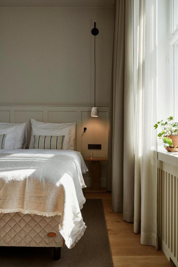 Runo Hotel Porvoo Eksteriør billede A pendant light
